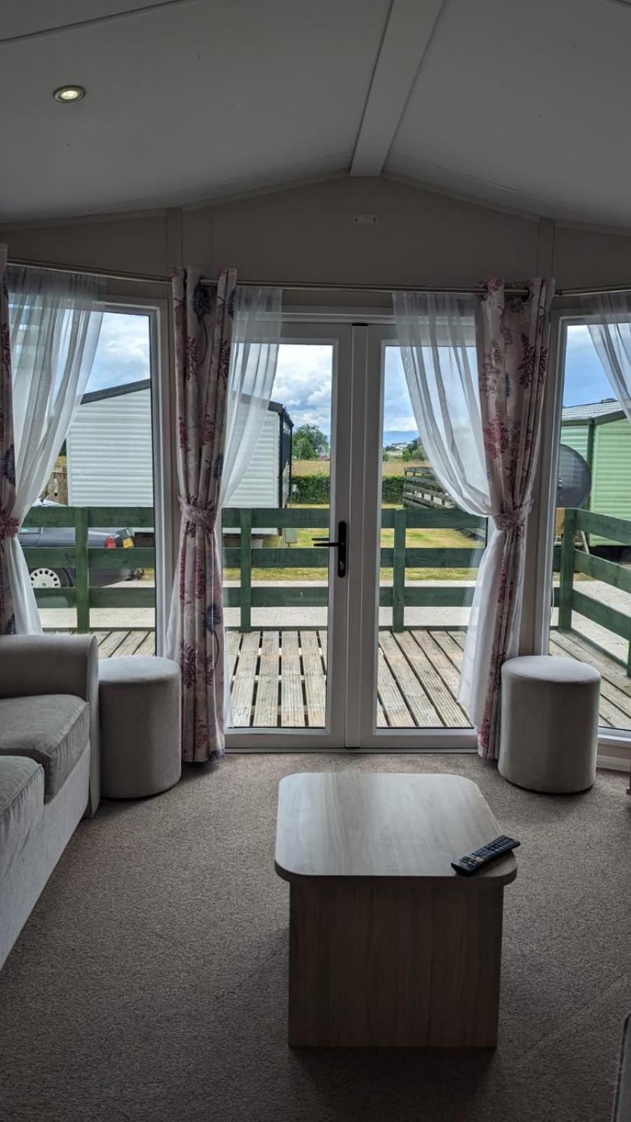 The Brockenhurst 25 * Dunoon